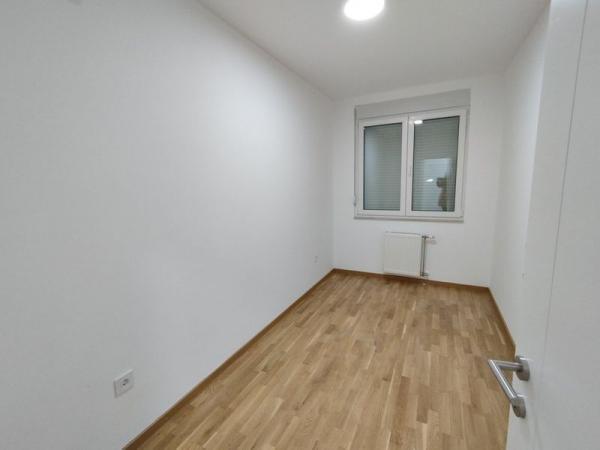 Slika 5 - Trosoban, nov, neuseljavan, Avijacija! š. 542595