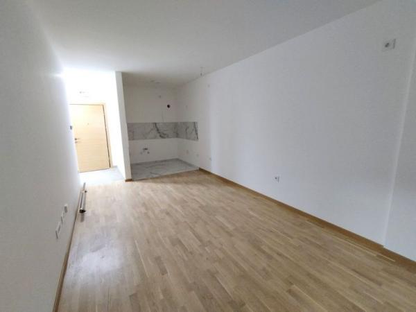 Slika 1 - Trosoban, nov, neuseljavan, Avijacija! š. 542595