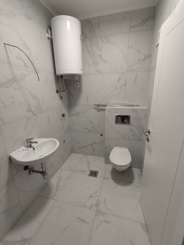 Slika 7 - Trosoban, nov, neuseljavan, Avijacija! š. 542595