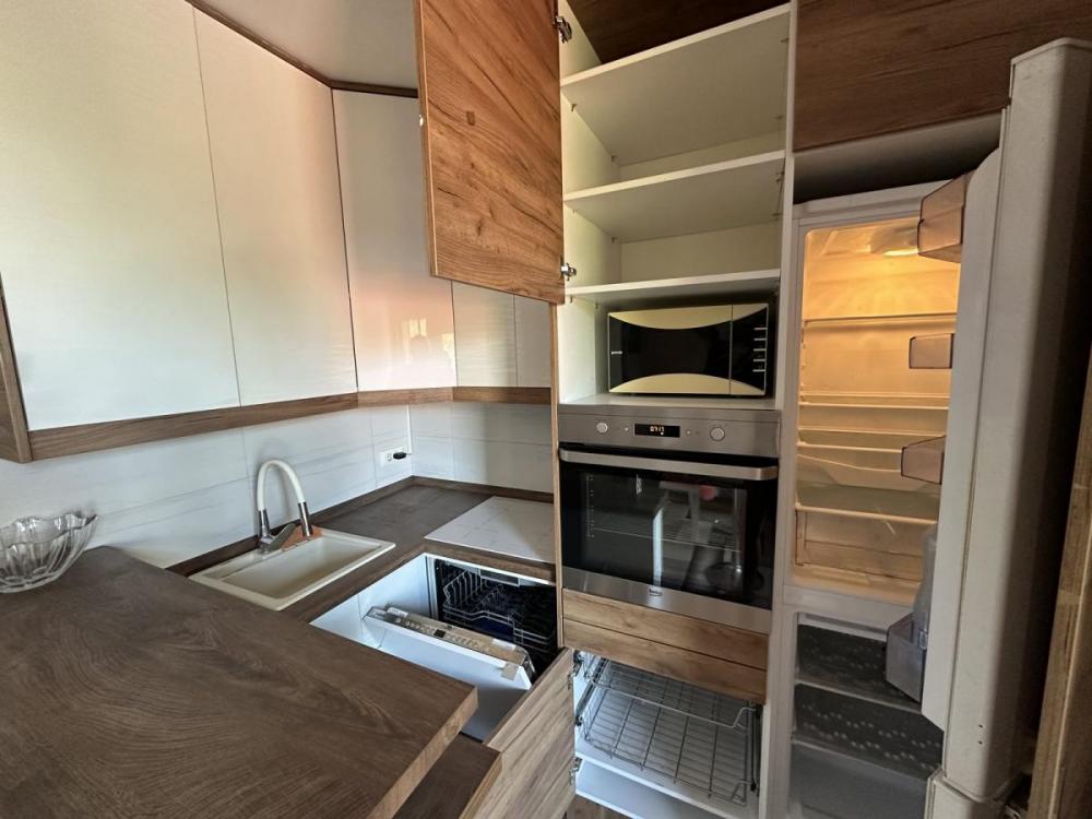 Slika 3 - Stan u centru sa garažnim mestom