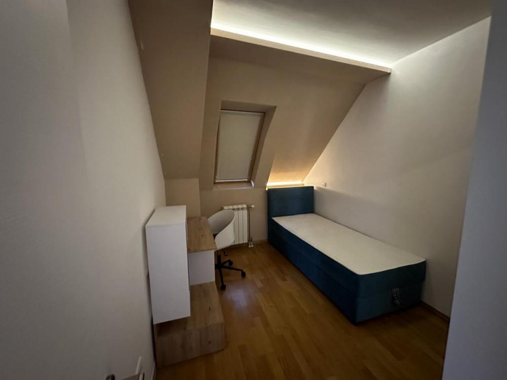 Slika 10 - Stan u centru sa garažnim mestom