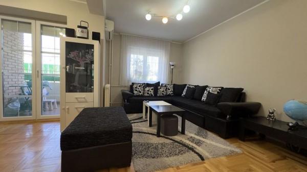 Glavna slika -Prodaja stana, 53m2, Braće Ribnikar Novi Sad, sa terasom, ima lift