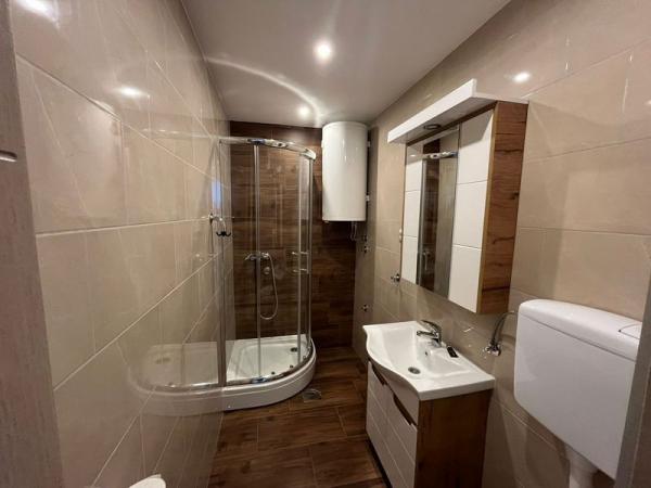 Slika 4 - Pariske komune, jednoiposoban, renoviran 