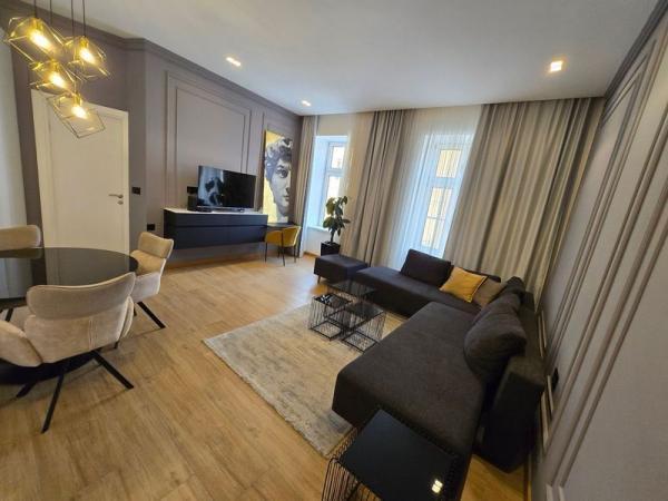 Glavna slika -FENOMENALNA nekretnina u samom centru Novog Sada -57m2