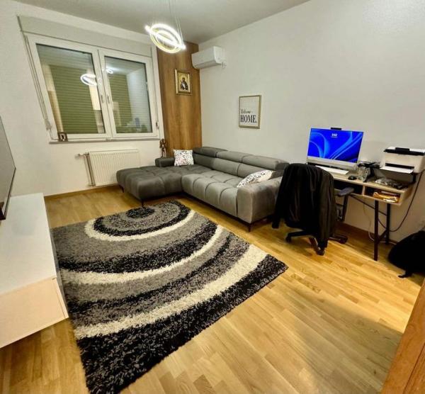 Glavna slika -Predstavljamo Vam nov, luksuzno namešten dvosoban stan na Avijaciji -43m2 Šifra: 543381