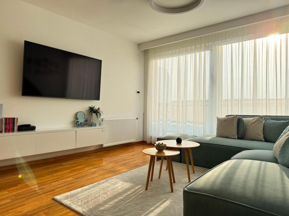 Glavna slika -Četvorosoban stan u Petrovaradinu