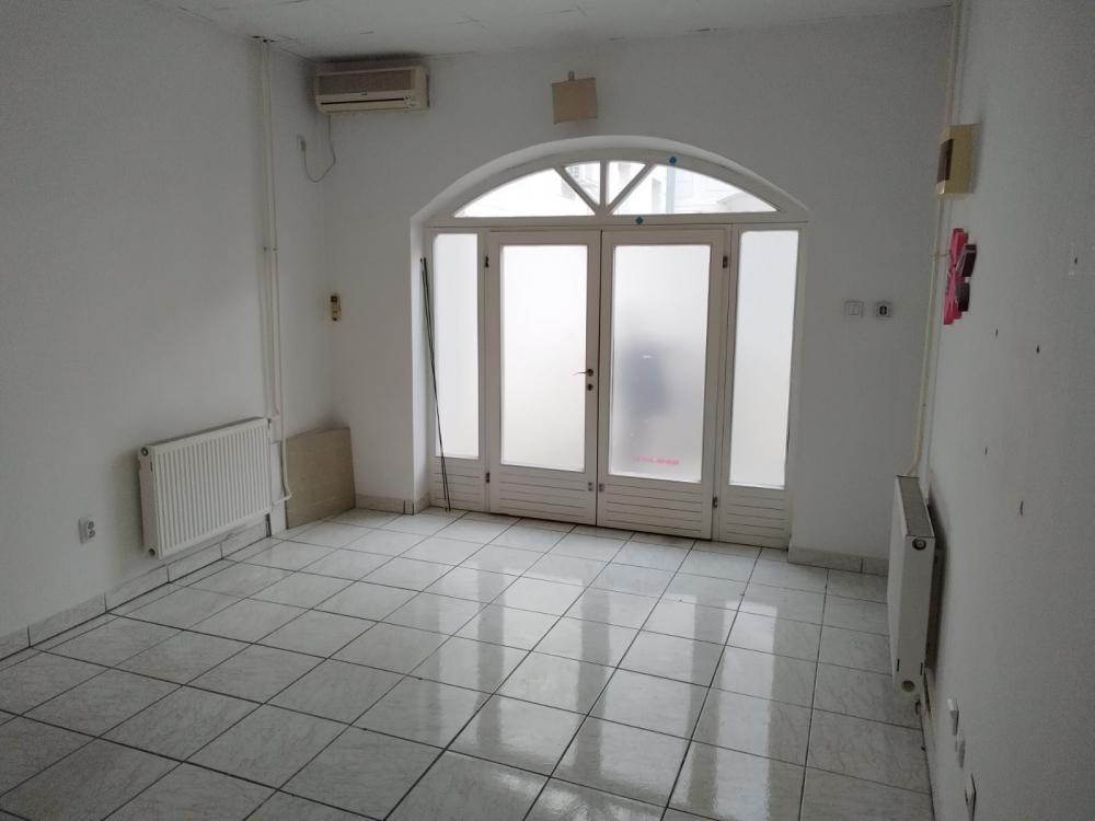Slika 2 - Stan,NOVI SAD,CENTAR,kv: 20.00, € 52800, ID: 1058050