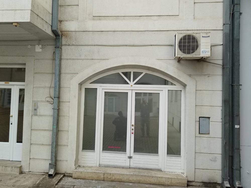 Slika 4 - Stan,NOVI SAD,CENTAR,kv: 20.00, € 52800, ID: 1058050