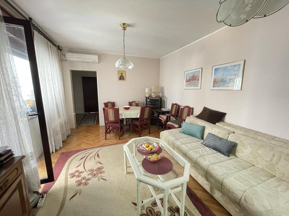 Glavna slika -Trosoban stan u Železničkoj ulici! RETKO U PONUDI - 72m2