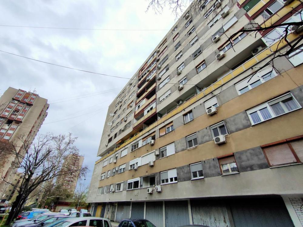 Slika 5 - Garsonjera 29m Novi Sad Bulevar Oslobodjenja kod Lutrije USELJIVO ODMAH