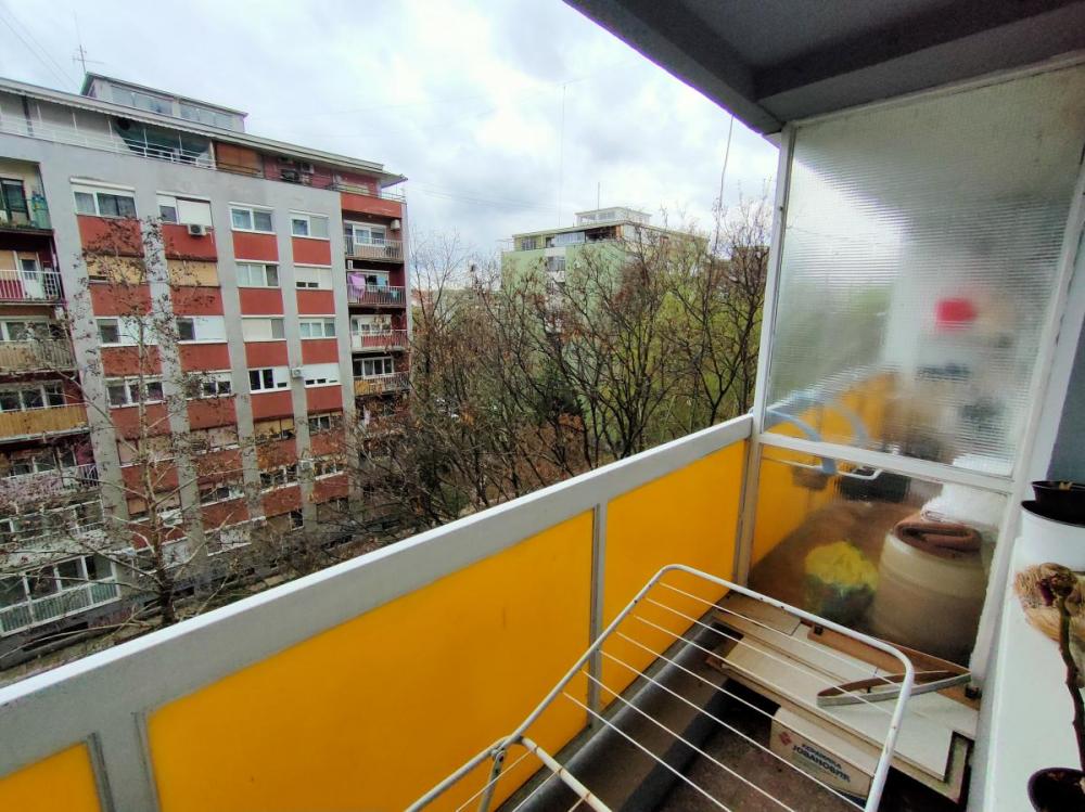 Slika 1 - Garsonjera 29m Novi Sad Bulevar Oslobodjenja kod Lutrije USELJIVO ODMAH