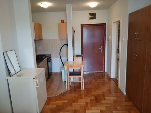 Slika 0 - Odliicna garsonjera na bulevaru Evrope! 