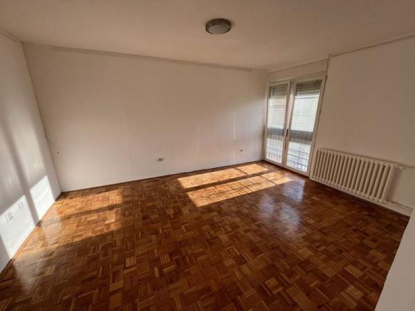 Slika 1 - Trosoban, 7m2, Liman 1 Novi Sad, sa terasom, ima lift