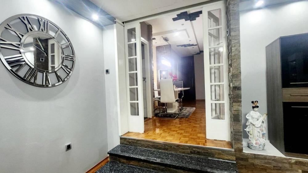 Slika 4 - Trosoban stan na Limanu 3