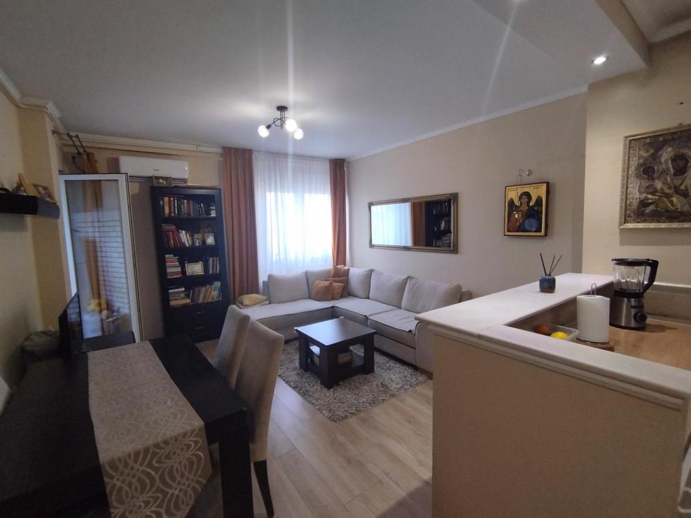 Slika 1 - Kompletno namešten dvoiposoban, Železnička stanica!