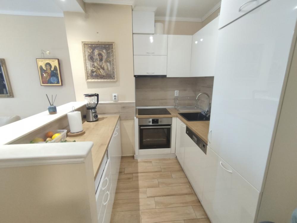 Slika 3 - Kompletno namešten dvoiposoban, Železnička stanica!