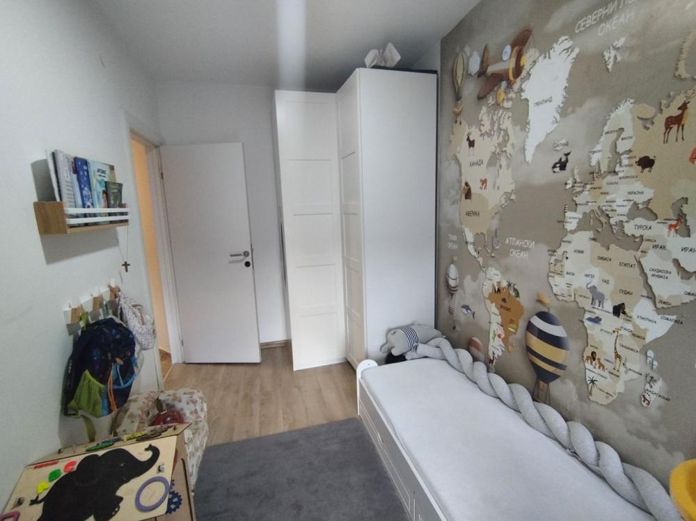 Slika 7 - Kompletno namešten dvoiposoban, Železnička stanica!