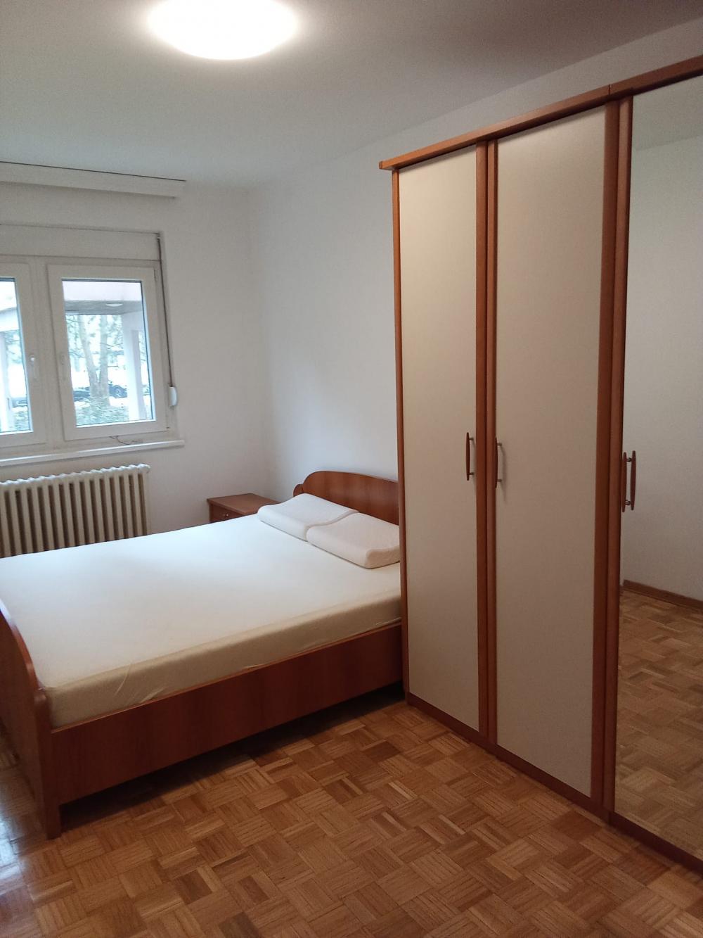 Slika 2 - Selling flat Bežanija wheelchair ramp park view huge terrace glass winter house renovated