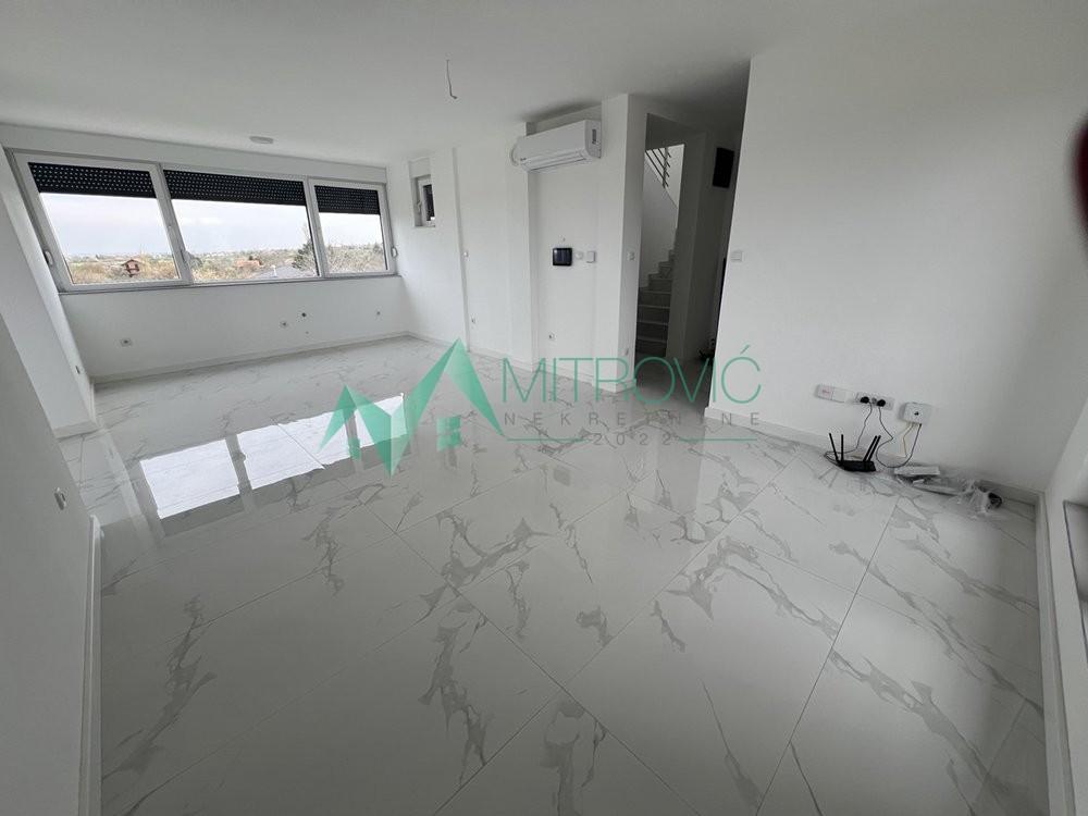 Glavna slika -Penthouse stan sa krovnom terasom i bazenom - RETKO U PONUDI! 