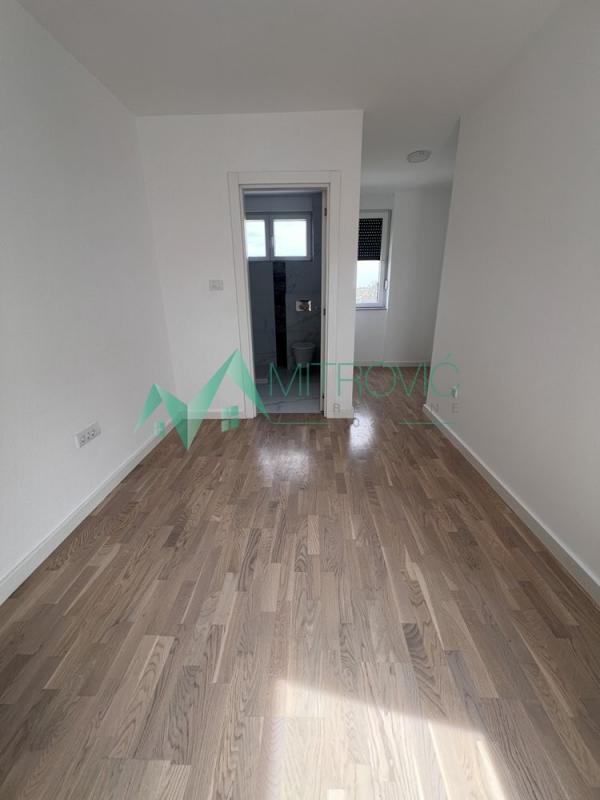 Slika 7 - Penthouse stan sa krovnom terasom i bazenom - RETKO U PONUDI! 