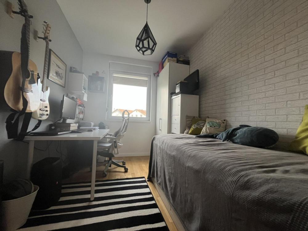 Slika 8 - Kompletno namešten, četvorosoban stan!