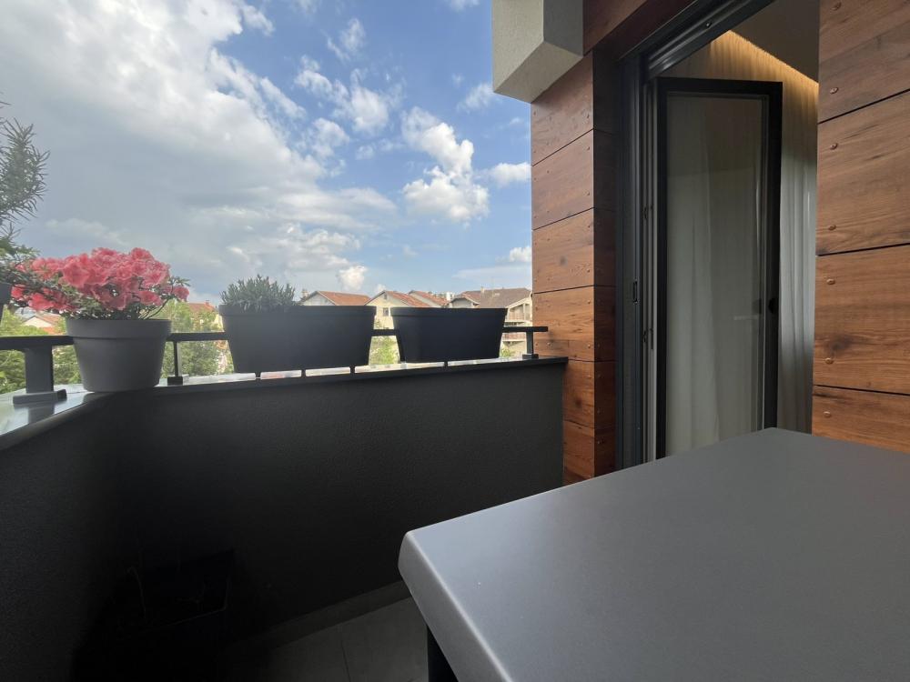 Slika 11 - Kompletno namešten, četvorosoban stan!