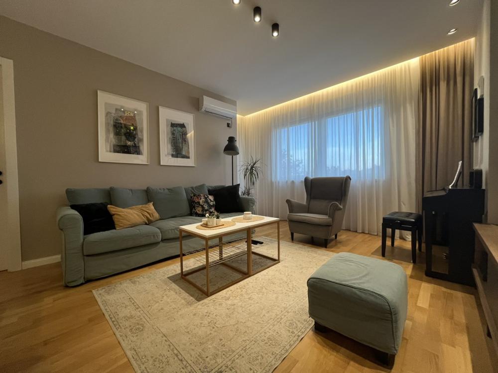 Glavna slika -Kompletno namešten, četvorosoban stan!