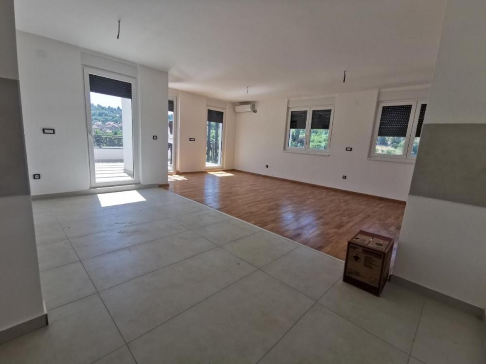 Slika 3 - Četvorosoban Penthaus 124m Sr. Kamenica