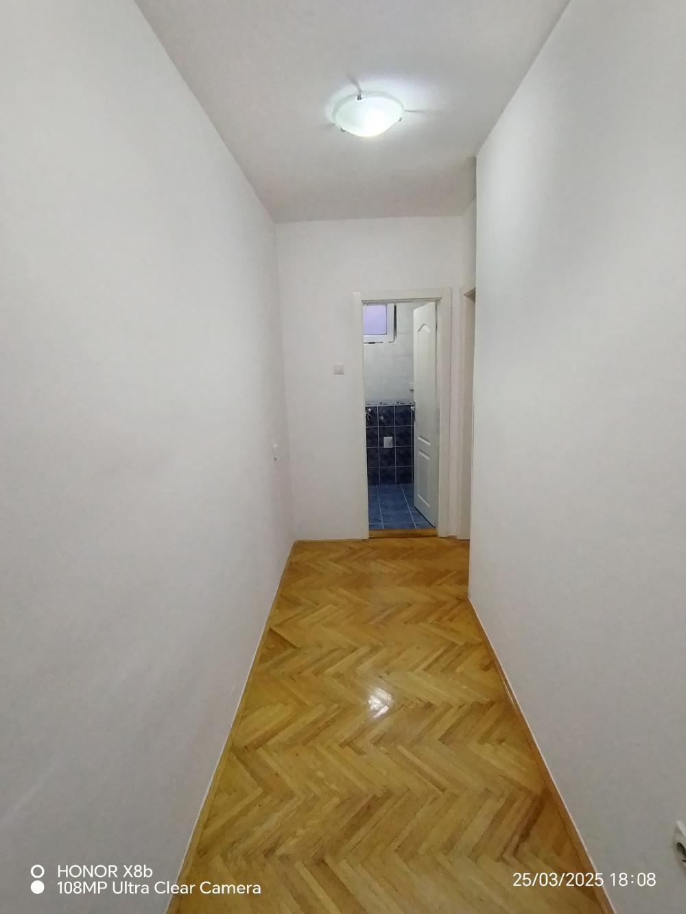 Slika 1 - Dvosoban, 54m2, Hadži Ruvimova Novi Sad, sa terasom, ima lift