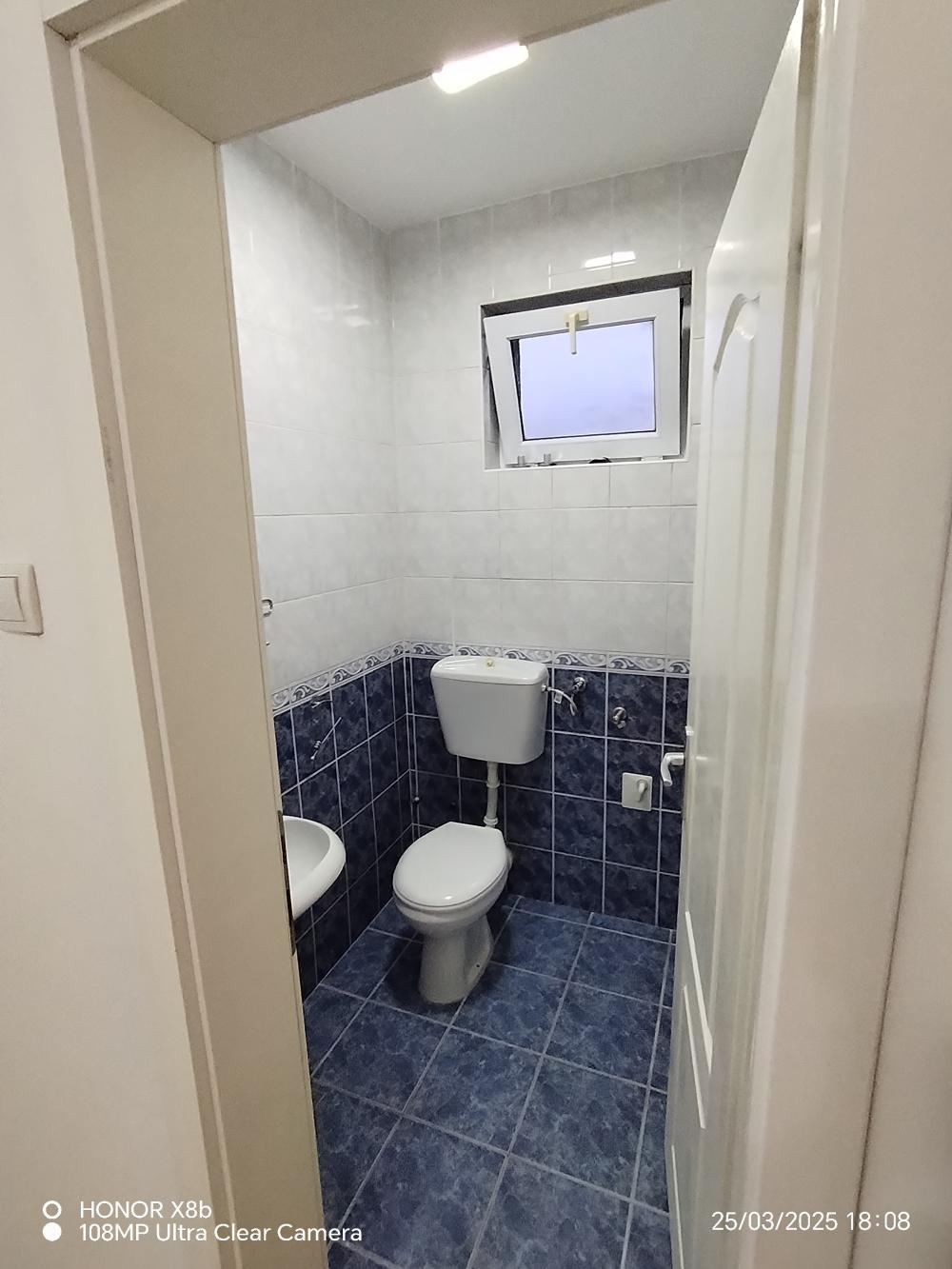 Slika 2 - Dvosoban, 54m2, Hadži Ruvimova Novi Sad, sa terasom, ima lift