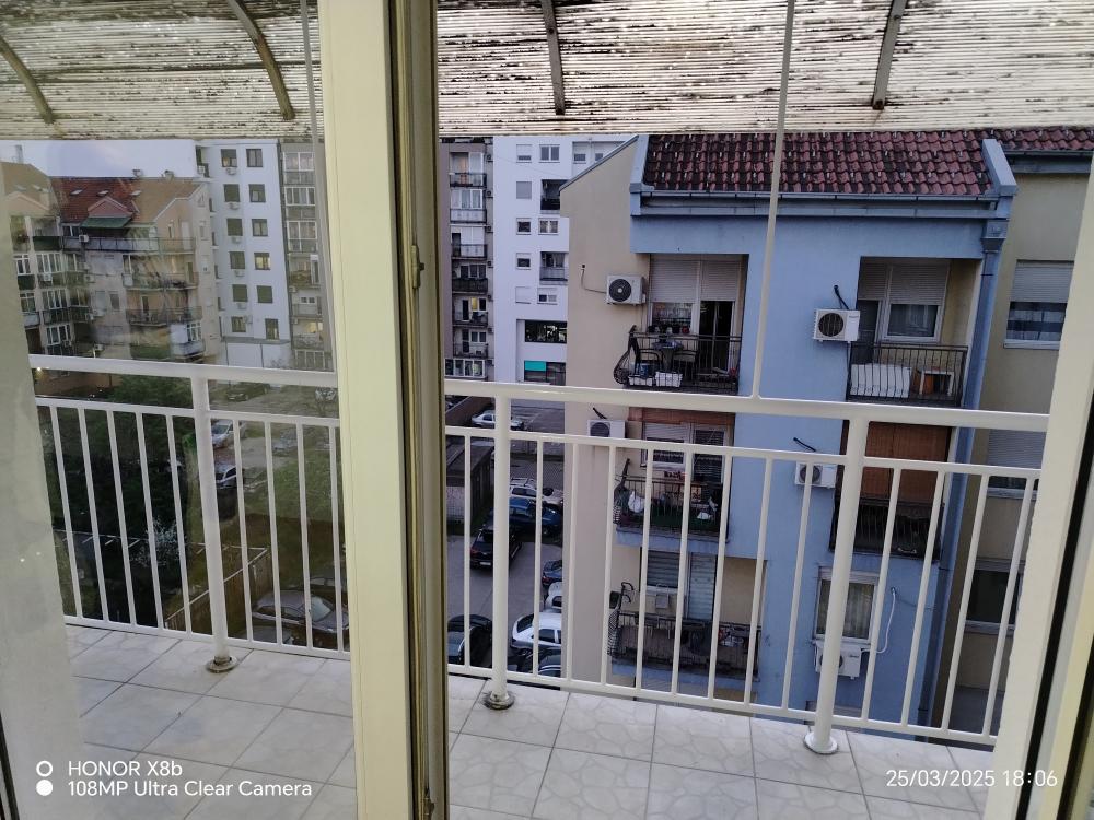 Slika 7 - Dvosoban, 54m2, Hadži Ruvimova Novi Sad, sa terasom, ima lift