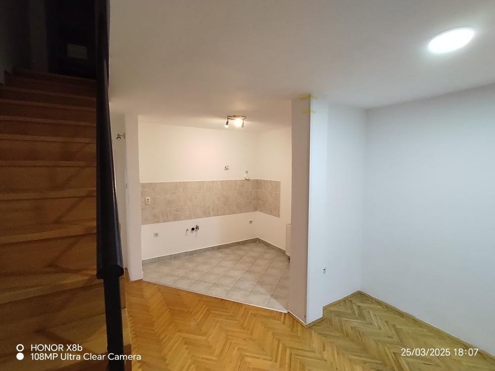 Slika 5 - Dvosoban, 54m2, Hadži Ruvimova Novi Sad, sa terasom, ima lift