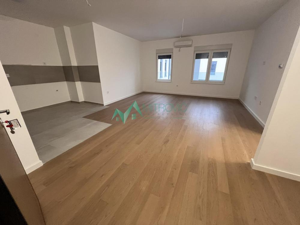 Glavna slika -Novi Sad, Salajka - Odličan četvorosoban stan - za kupce prve nekretnine povrat PDV-a 