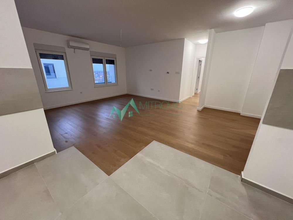 Slika 1 - Novi Sad, Salajka - Odličan četvorosoban stan - za kupce prve nekretnine povrat PDV-a 