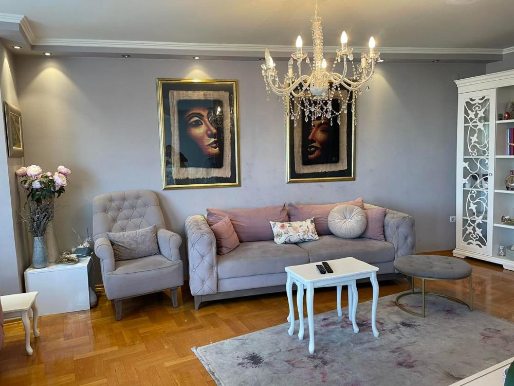 Slika 0 - Izuzetan stan u Cara Dušana!