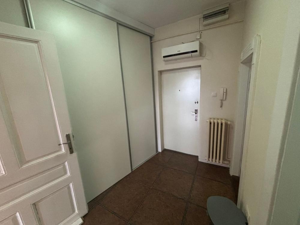 Slika 3 - Dvoiposoban, 63m2, Novi Sad centar Novi Sad, sa terasom, ima lift