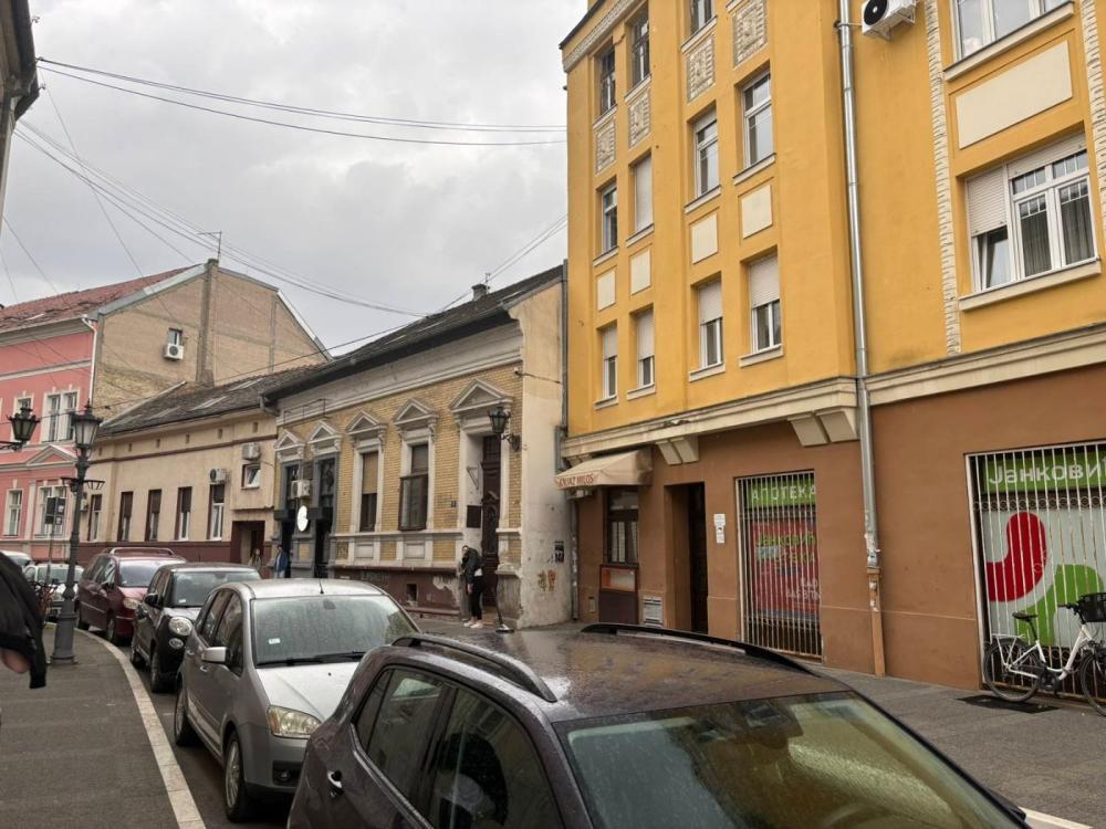 Slika 1 - Dvoiposoban, 63m2, Novi Sad centar Novi Sad, sa terasom, ima lift