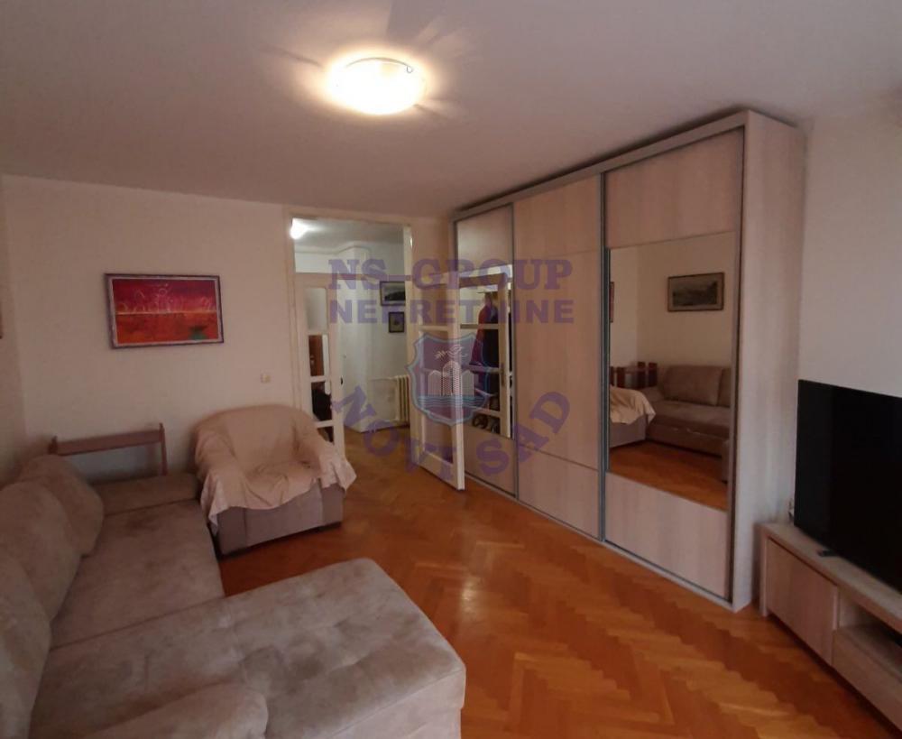 Slika 1 - Trosoban, 76m2, Grbavica Novi Sad, sa terasom