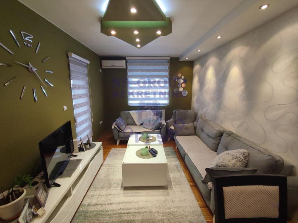 Glavna slika -Dvoiposoban stan na Somborskom Bulevaru