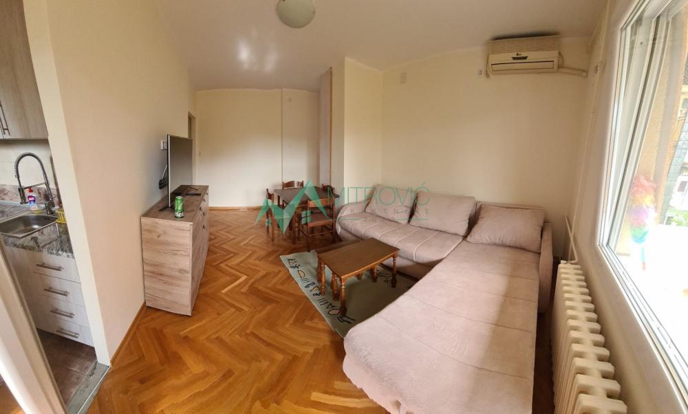 Slika 1 - Novi Sad, Centar - Dvoiposoban, renoviran stan 55m2 