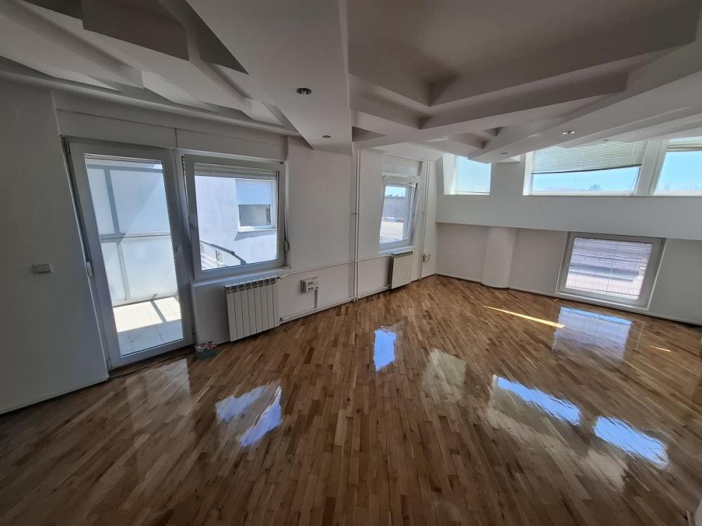 Slika 2 - Stan u strogom Centru grada Zmaj Jovina