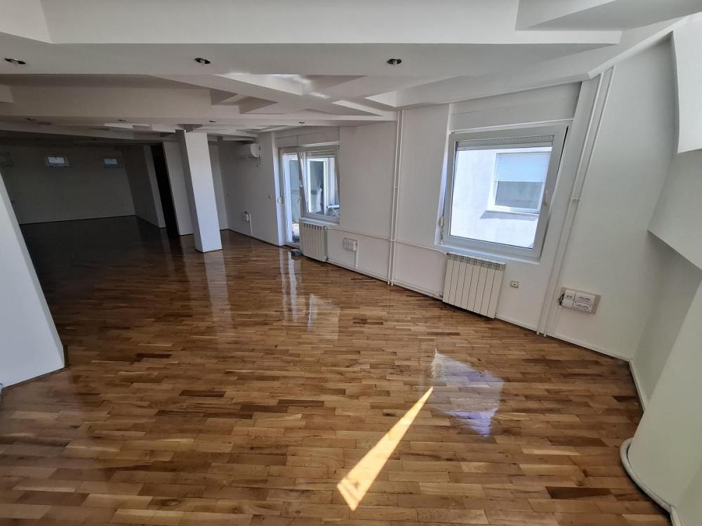 Slika 3 - Stan u strogom Centru grada Zmaj Jovina