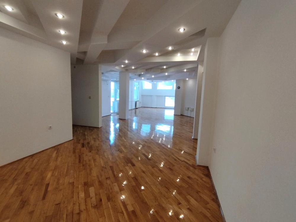 Slika 2 - Jedinstvena nekretnina - šestosoban stan, CENTAR