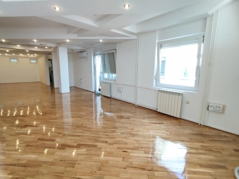 Slika 4 - Jedinstvena nekretnina - šestosoban stan, CENTAR