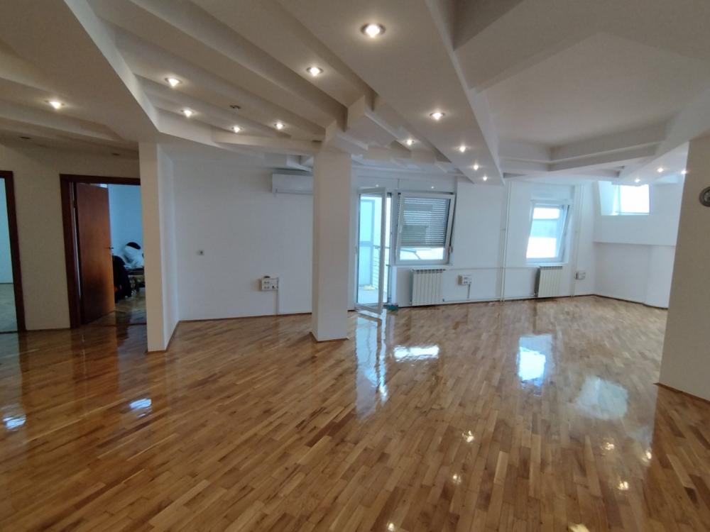 Slika 5 - Jedinstvena nekretnina - šestosoban stan, CENTAR