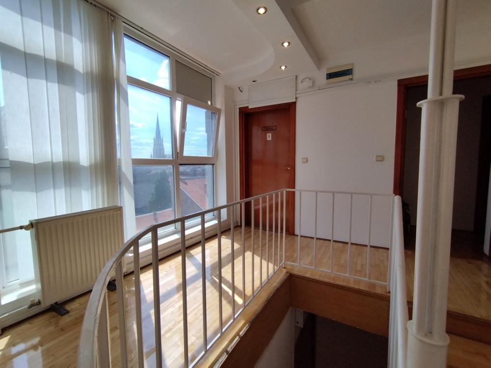 Slika 6 - Jedinstvena nekretnina - šestosoban stan, CENTAR