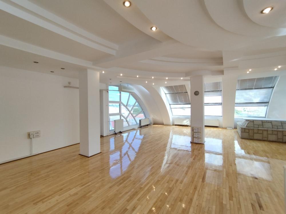 Glavna slika -Jedinstvena nekretnina - šestosoban stan, CENTAR