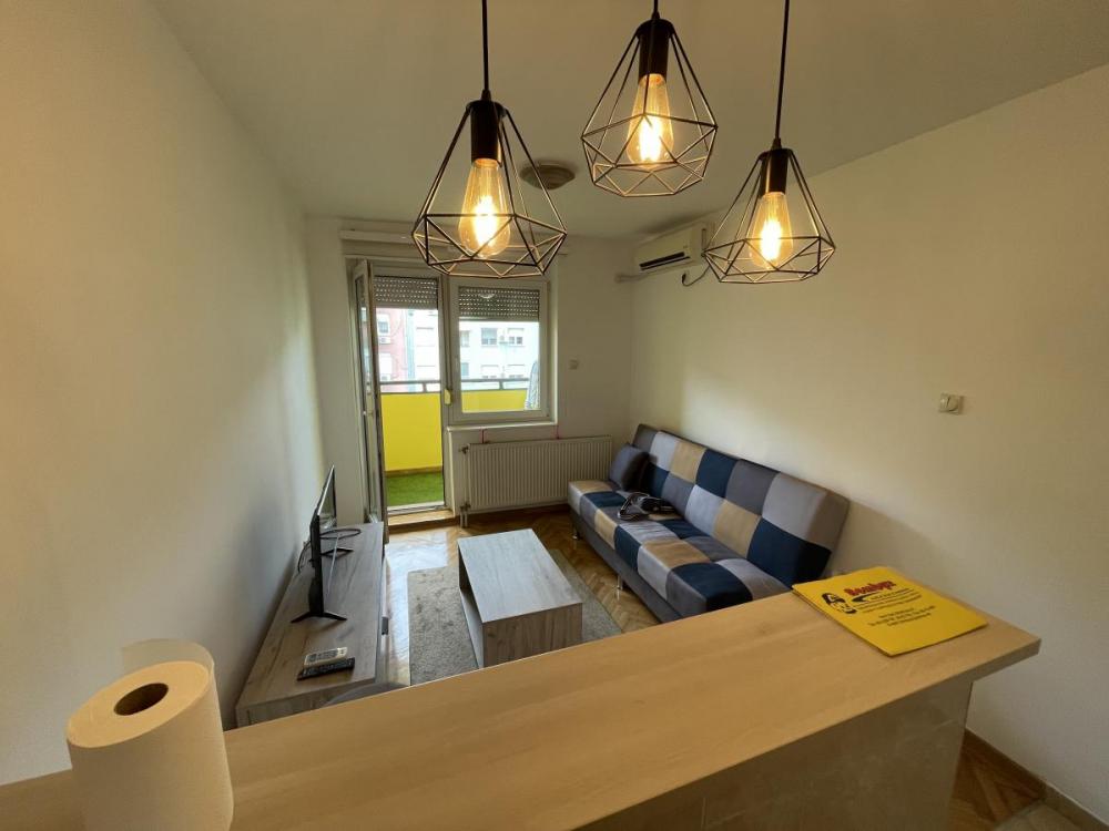 Slika 1 - Garsonjera 24m Cara Dušana PRODAJE SE