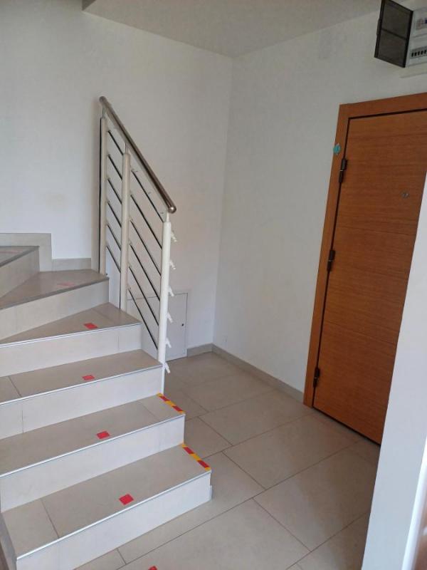 Slika 3 - Trosoban, 74m2, Podbara Novi Sad, sa terasom, ima lift