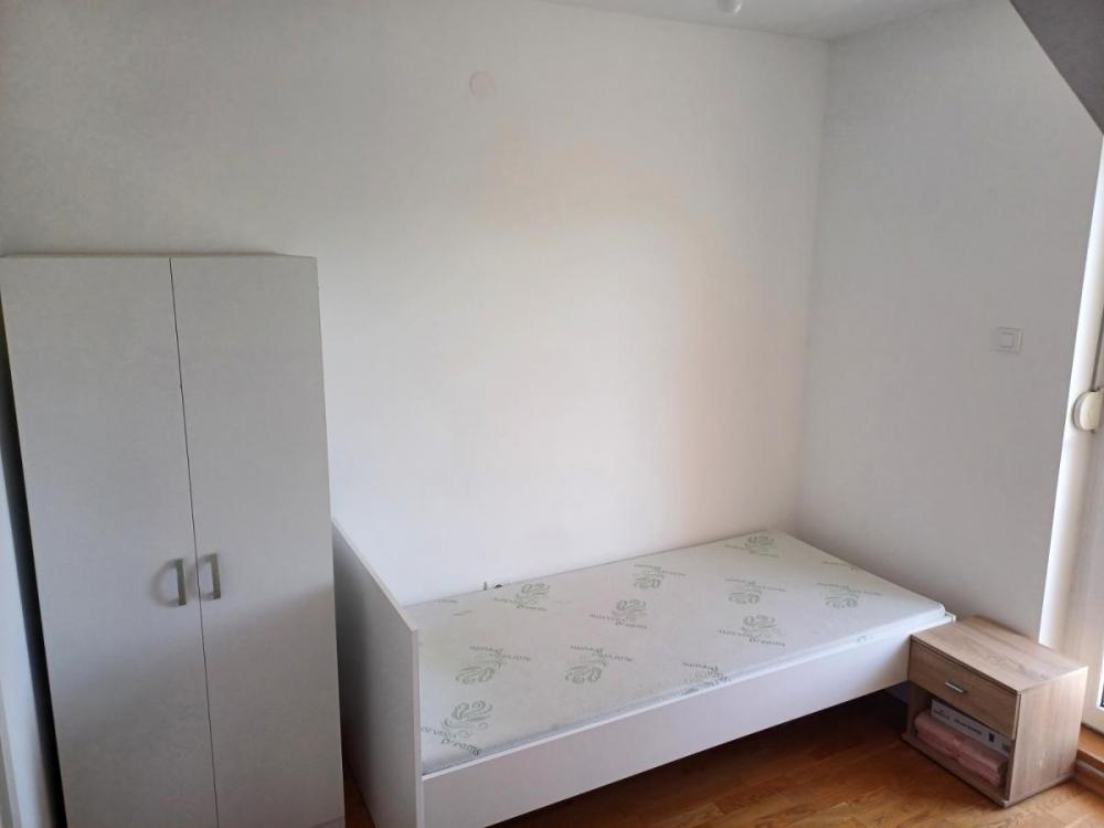 Slika 7 - Trosoban, 74m2, Podbara Novi Sad, sa terasom, ima lift